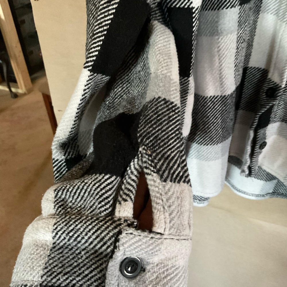 Nasty Gal Black and White Plaid Button-Up Shirt. Flannel. Size 22 - Picture 4 of 11